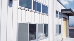 排煙外倒しサッシ・引き違いサッシ